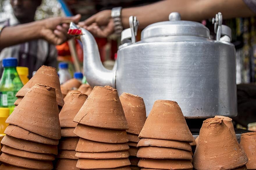 Продажа масала чая на улице Индии