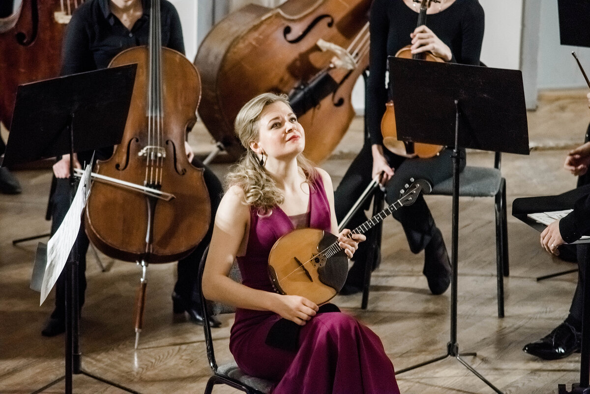 Екатерина Мочалова преподаёт на кафедре струнных народных инструментов РАМ
имени Гнесиных, является концертмейстером Национального академического оркестра народных инструментов России имени Н.П. Осипова. Она стала художественным руководителем первого в России фестиваля современного домрового искусства "Prima Domra", который прошёл в марте этого года в Тамбове