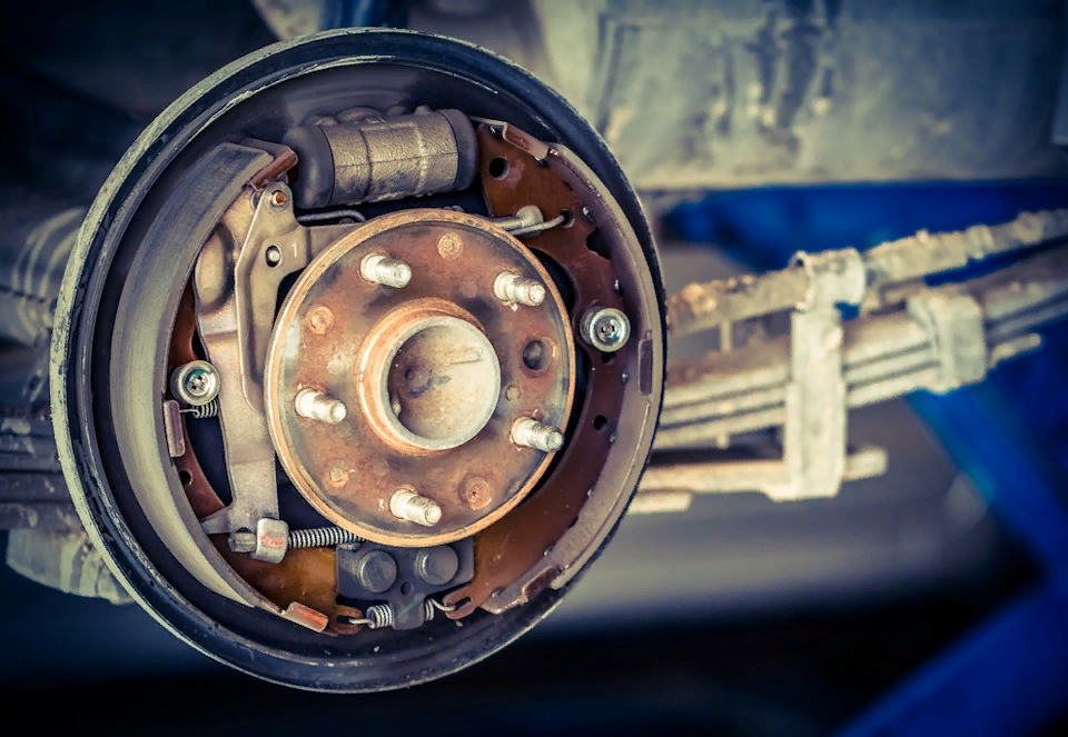 Барабанный тормоз.