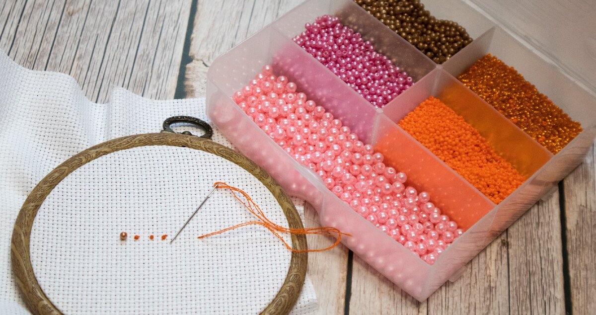 У меня собралась настоящая коллекция бисера, который я собирала для различных проектов, но сейчас я снова пришла к фрузелкам.