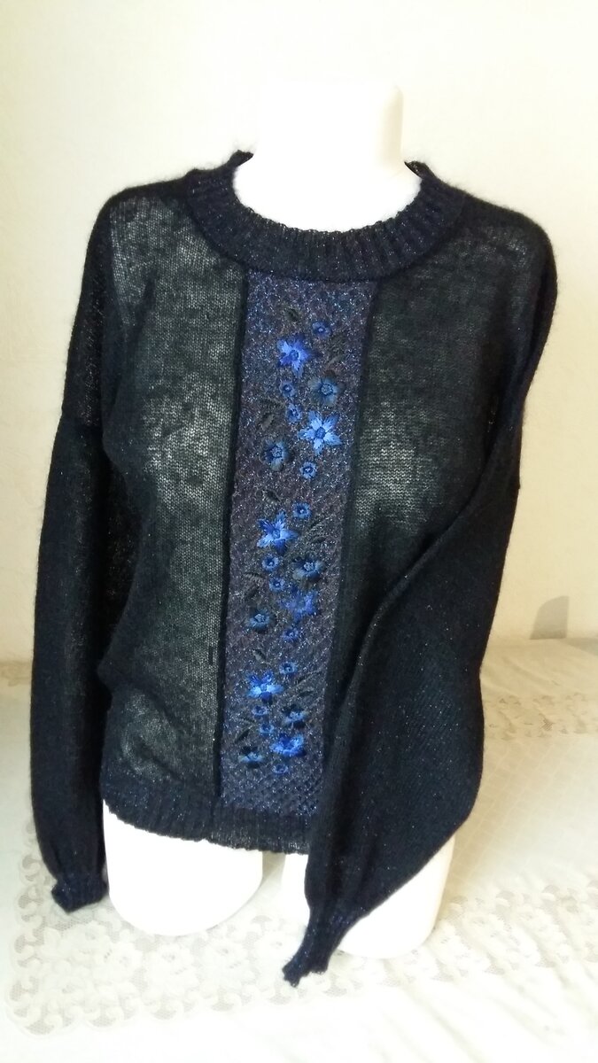 Вот он, мой любимейший! Таскаю 3-ий сезон. При всей своей тонкости и невесомости он очень тёплый и комфортный.