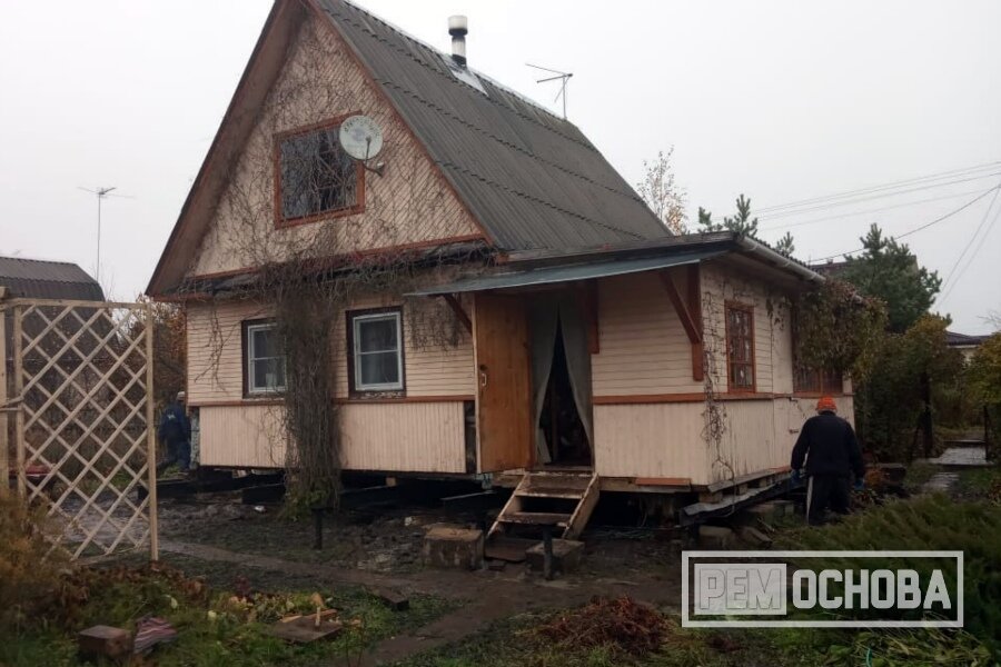 Подъем дачного дома на винтовые сваи