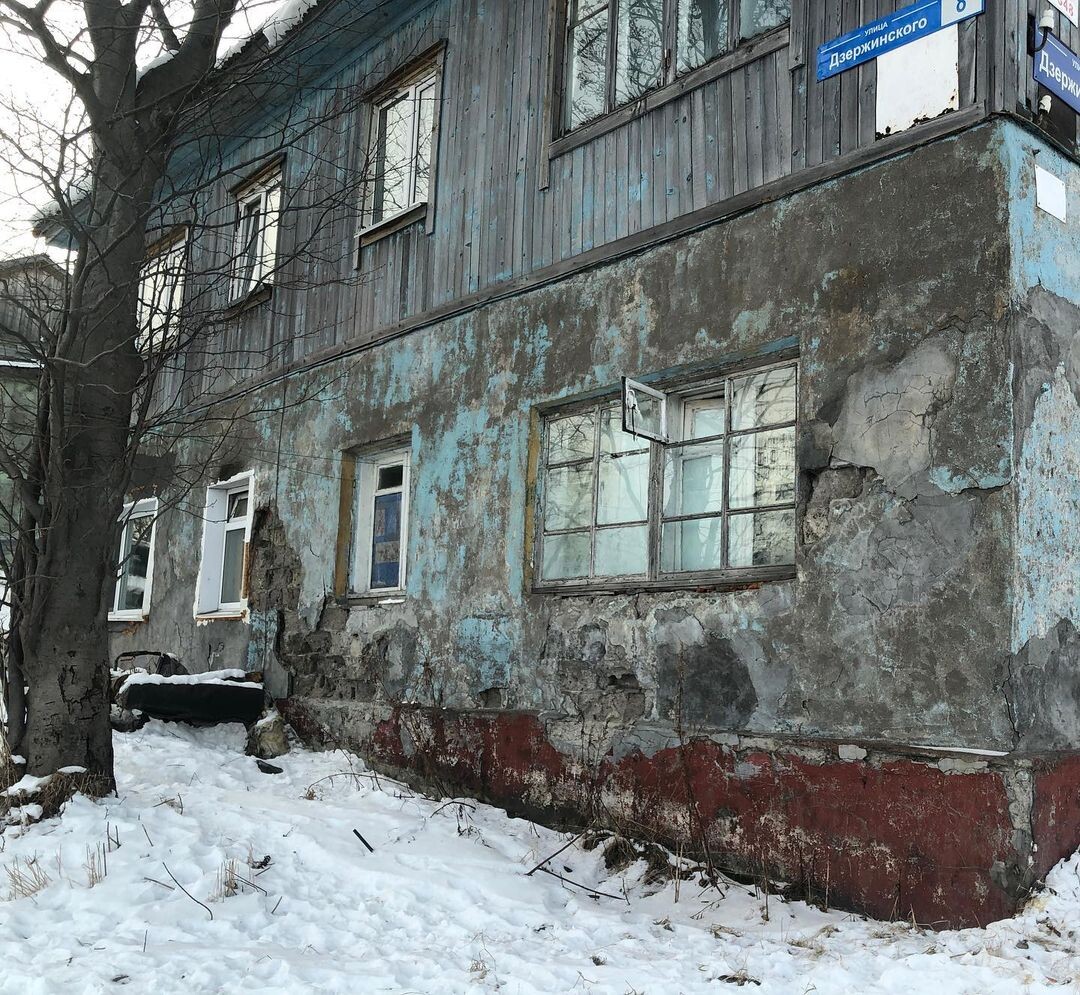 Из социальных сетей. И в таких домах люди живут до сих пор 