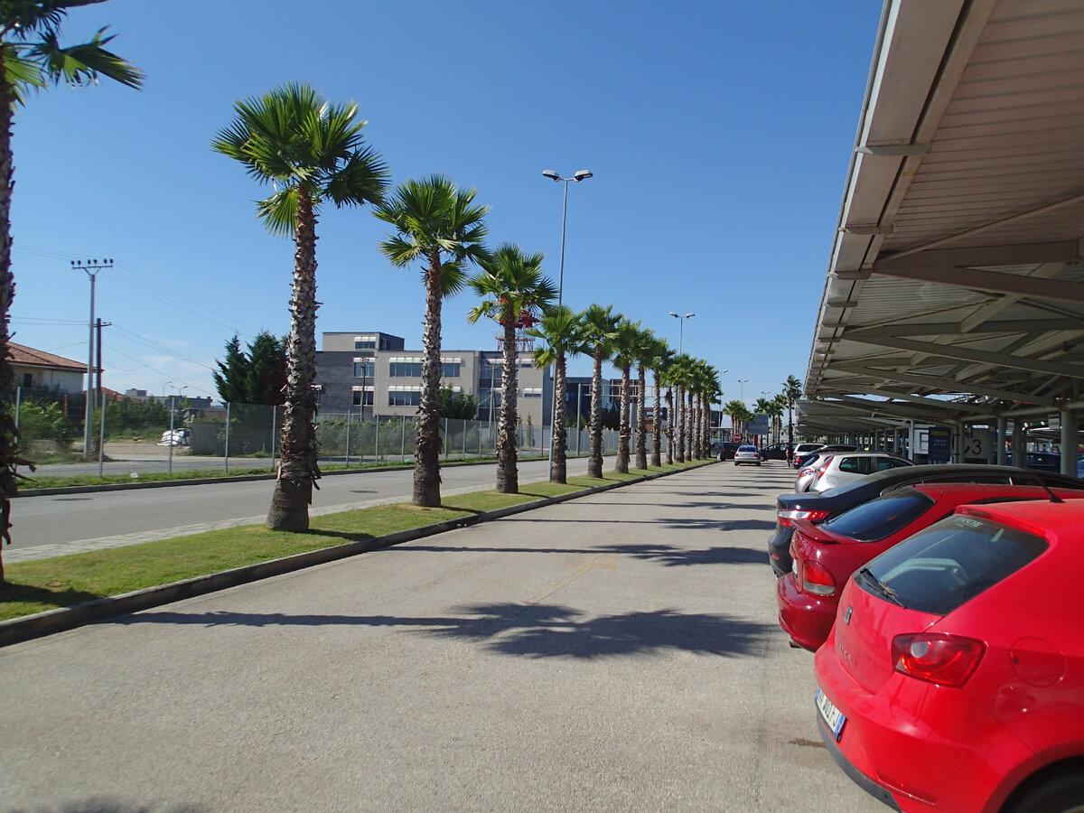 Прокат машин в аэропорту – представлены практически все международные «Rent-a-car»