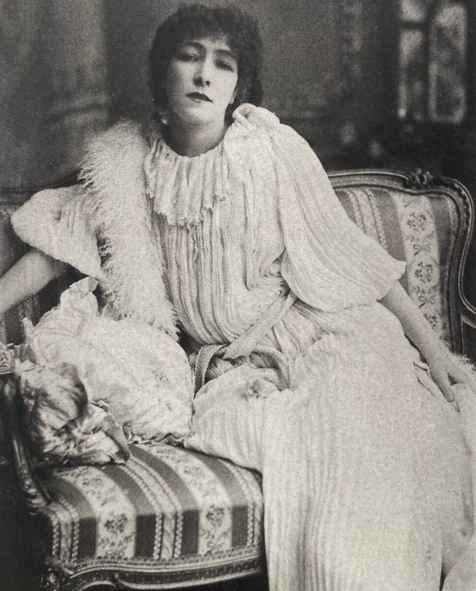 У Сюзанны Ноэль побывала и Сара Бернар, которая, вероятно, делала подтяжку в 1912 г., во время пребывания в Северной Америке. Благодаря таким знаменитым пациентам число.