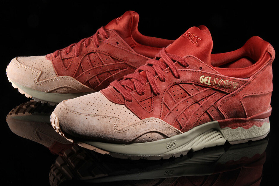 Asics Gel-Lyte V давно обрела культовый статус среди сникерхэдов, а все благодаря качественным материалам, мягкой подошве и красивым расцветкам