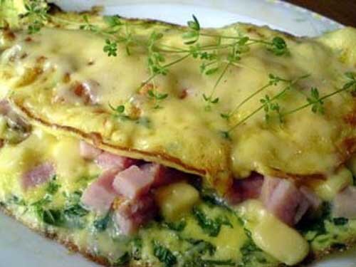 Получилось кстати очень вкусно, главное жарить аккуратно, масло брызжет!)