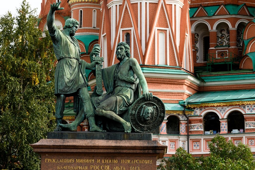 Картинка памятник минину и пожарскому в москве для детей