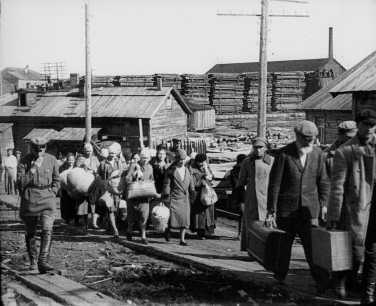 "Враги народа" приехали на поселение.