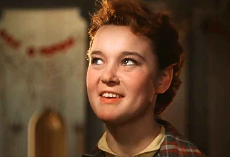 Кадр из фильма "Карнавальная ночь". Людмила Гурченко в роли Леночки Крыловой