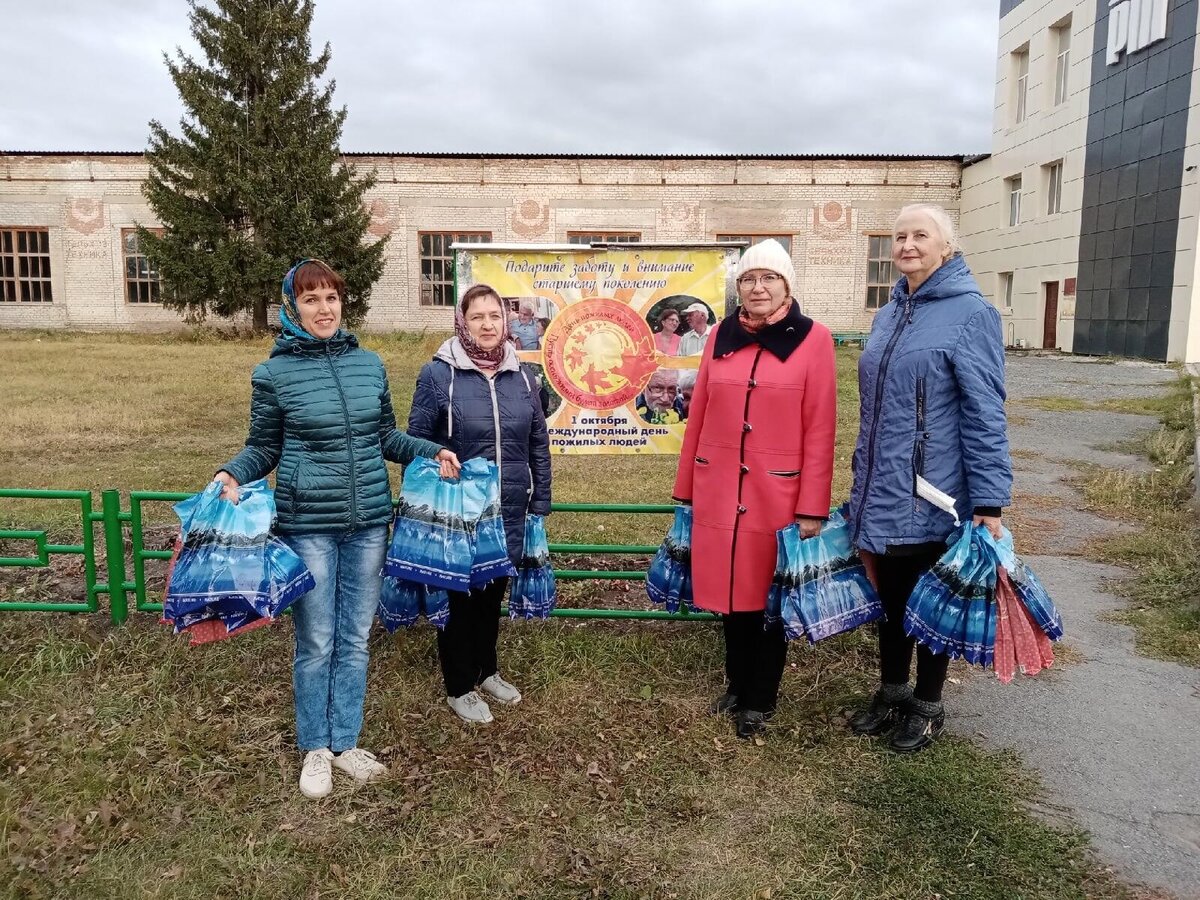 поздравляли ветеранов на дому