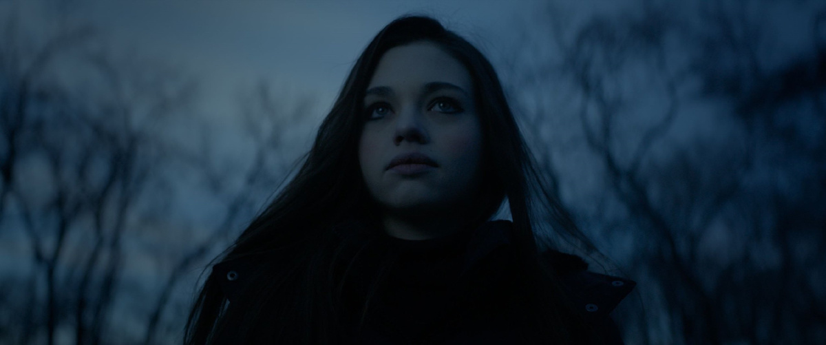 Индия Айсли в роли Марии в фильме "Тёмное Зеркало"