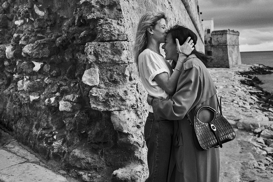 Coccinelle: РЕКЛАМНАЯ КАМПАНИЯ  ВЕСНА-ЛЕТО 2022