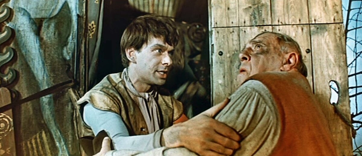 Алексей Баталов в роли гимнаста Тибула и Александр Орлов в роли Августа. 