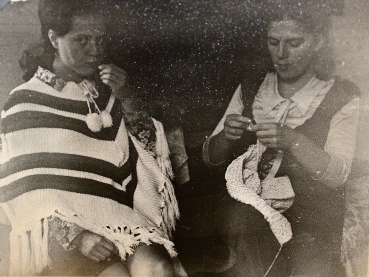 Это уже в студенческие годы. Первый заказ.