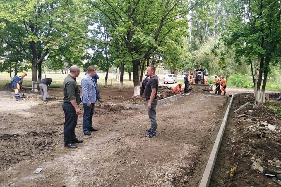     Строительные работы в Брянке ведут специалисты из Брянской области. Фото: Администрация Брянской области