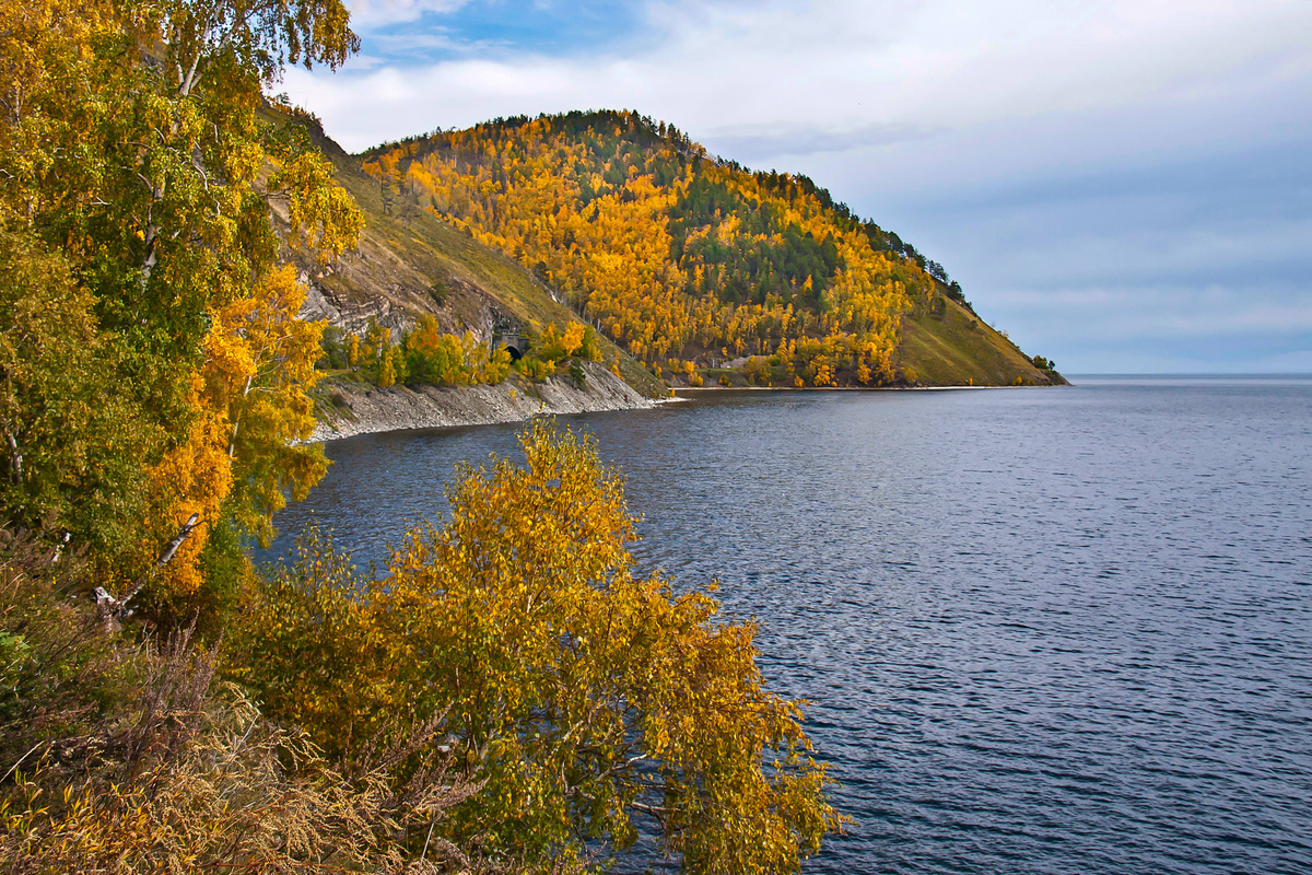 Осенний Байкал. Источник фото: https://supersnimki.ru/