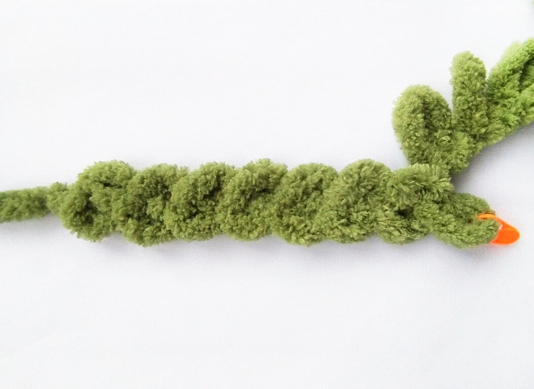 Провяжите цепочку из семи воздушных петель