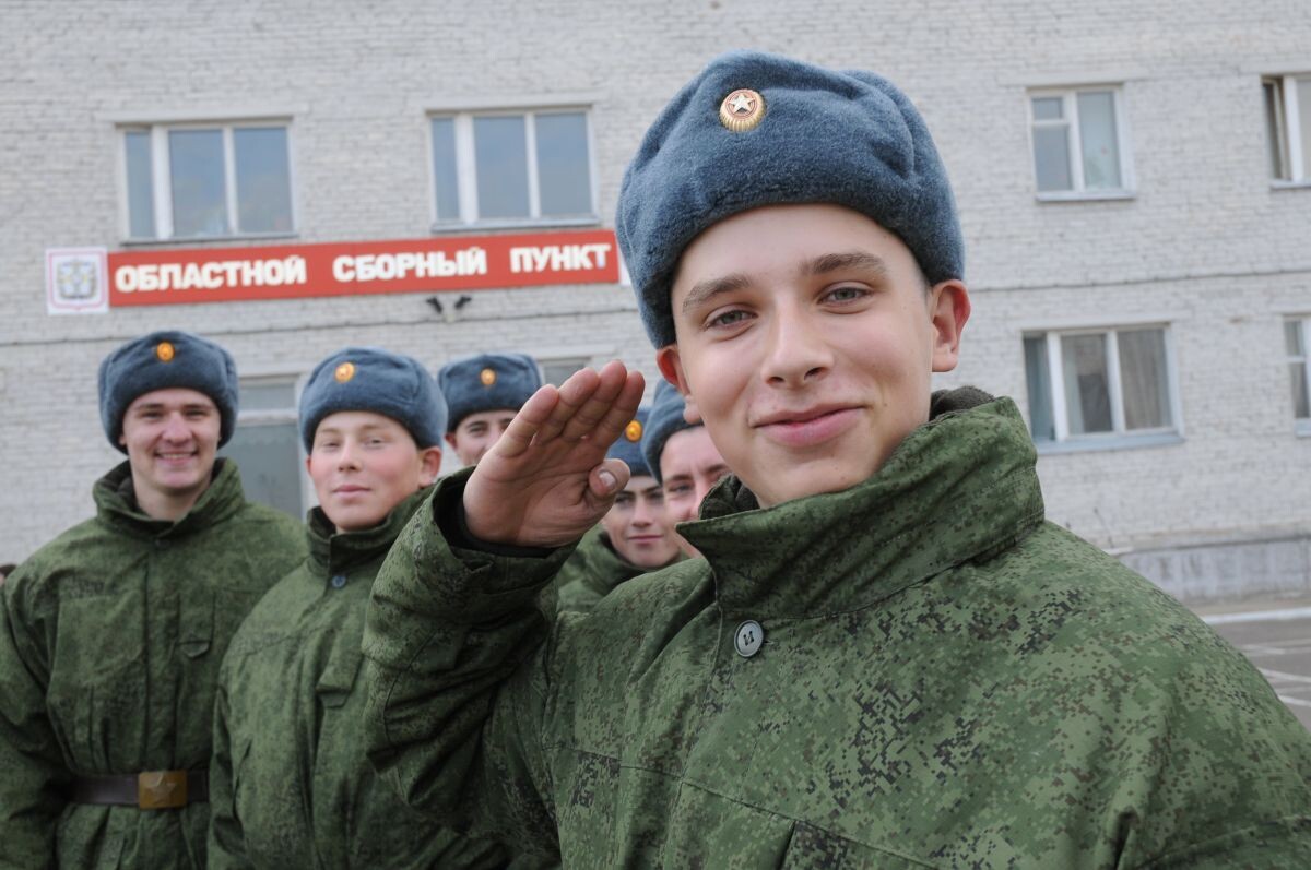    Во Владимире сотни мобилизованных резервистов отправились в войска