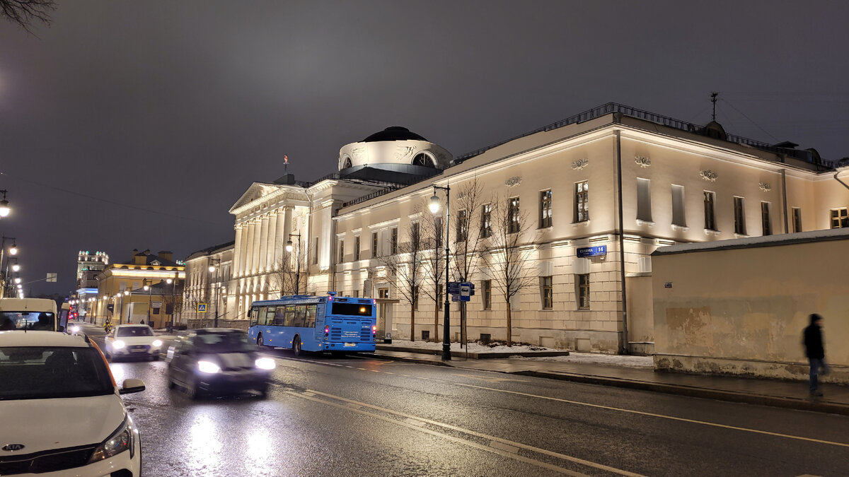 Вечерний центр Москвы - удивительно красочен