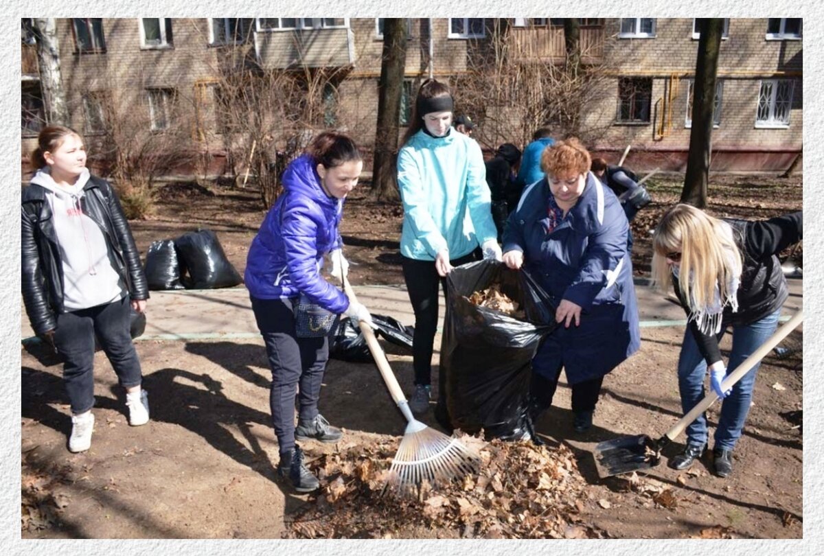 Уборка двора. Субботник во дворе. Субботник весной. Субботник во дворе Весна.