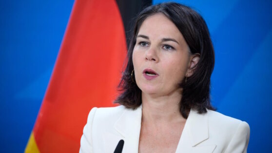    Бербок: ФРГ выделила Украине 22 миллиарда евро на военную и гуманитарную помощь Богдан Герцен