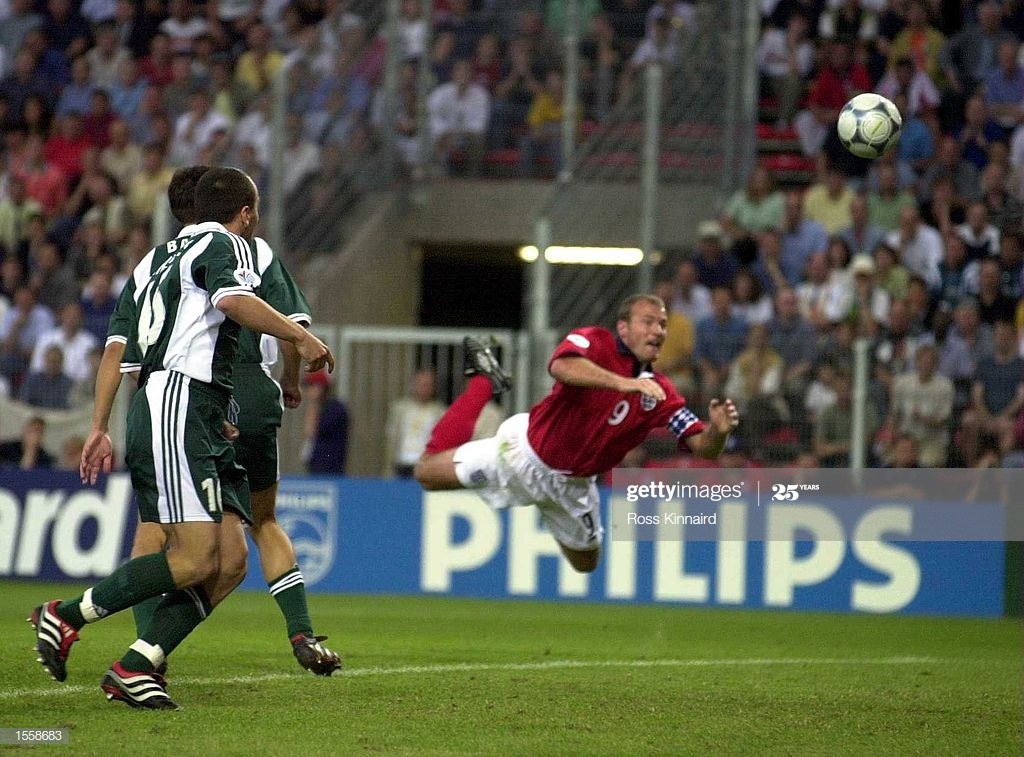 Англия:Германия. Алан Ширер замыкает навес. 