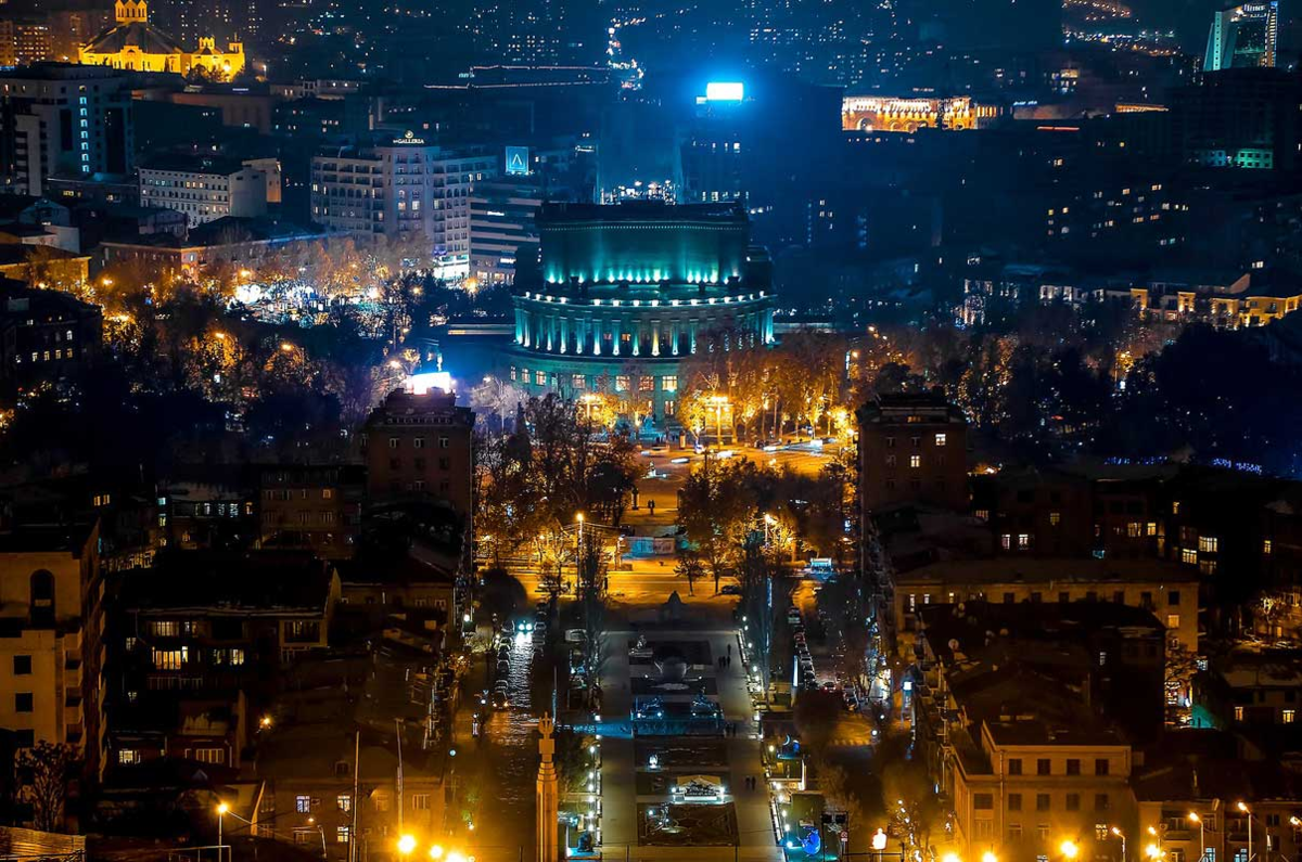 Песня ереван столица. Армения ночной Ереван. Ночной Каскад в Ереване. Каскад Ереван ночью. Вечерний Каскад Армения.