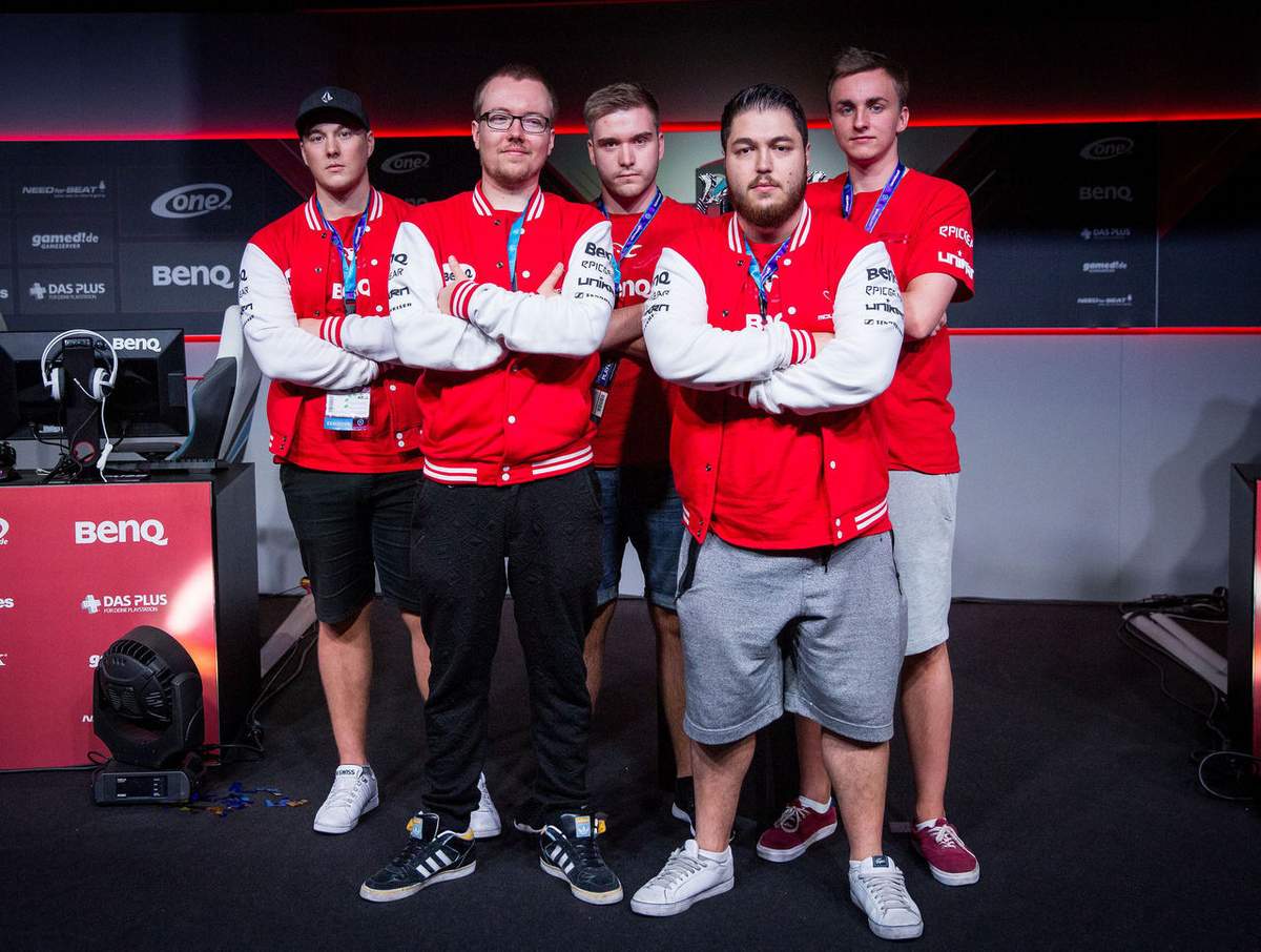 Mousesports. Тренер mousesports. Mousesports известные игроки. CHRISJ mousesports. Mousesports кёльн 2015.