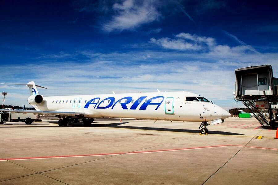 Основа флота авиакомпании Adria Airways — семь 86-местных Bombardier CRJ-900LR (на снимке) и три 70-местных Bombardier CRJ-701, которые до 2022 года планируется заменить на Sukhoi Superjet 100.