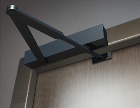  Доводчик на входной двери