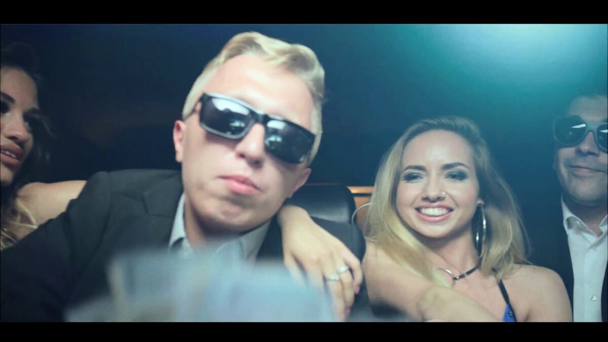 Кадр из клипа "Азино три топора"