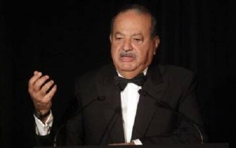 На фото самый богатый человек в мире