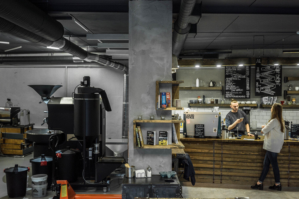 точка цех. искусственное освещение на производстве. точка цех. производственное помещение. рабочее место сушиста.