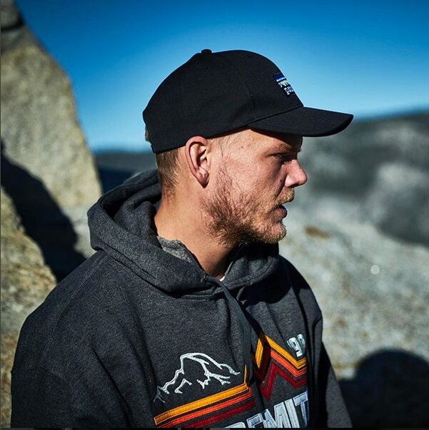 Авичи на берегу моря в Омане.