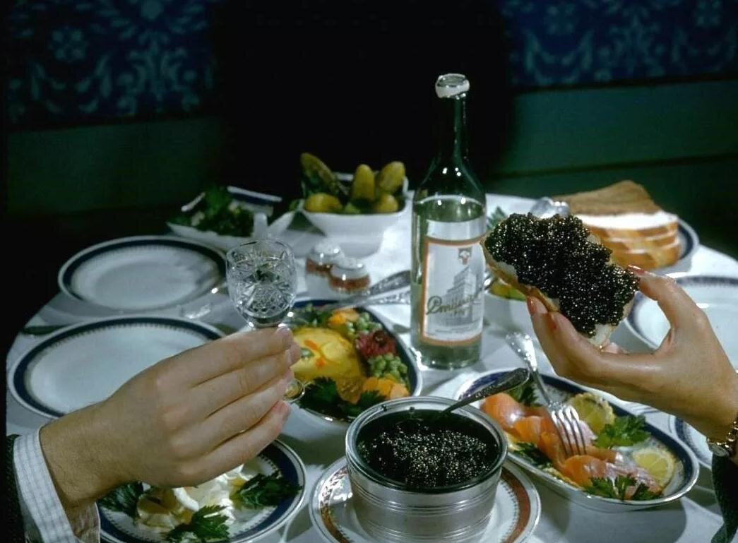 Чёрная икра - вполне распространённая советская закуска