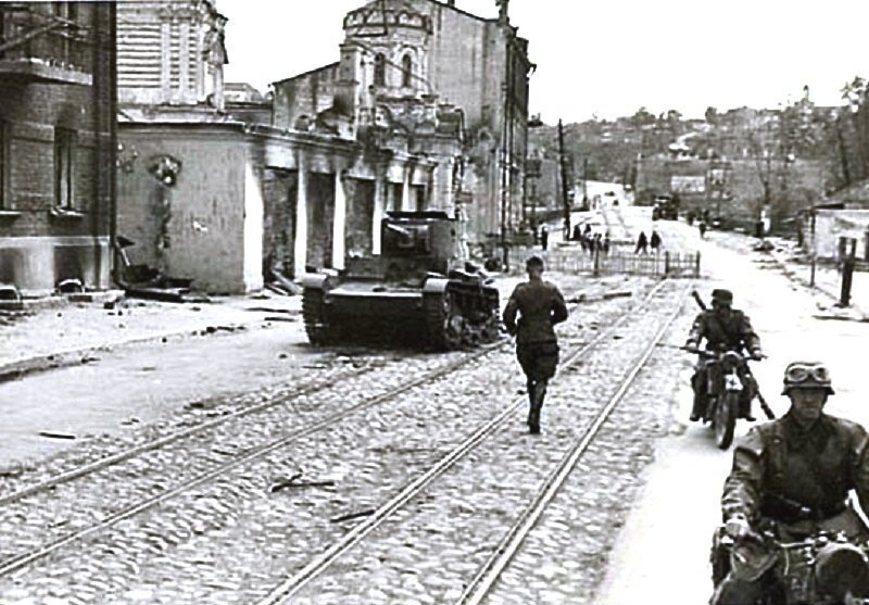 Смоленская оккупация. Смоленск война 1941-1945. Оккупированный город 1941 Смоленск. Смоленск в годы войны 1941-1945 немцы. Смоленск 1941 год оккупация.