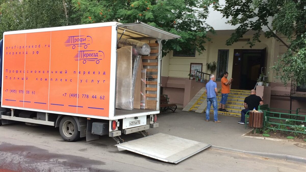 Машина с гидробортом, предназначенная для подъема особо тяжелых предметов