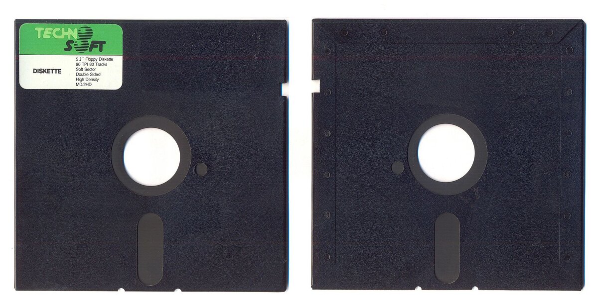 Для справки. Этот "монстр" формата 5¼″.