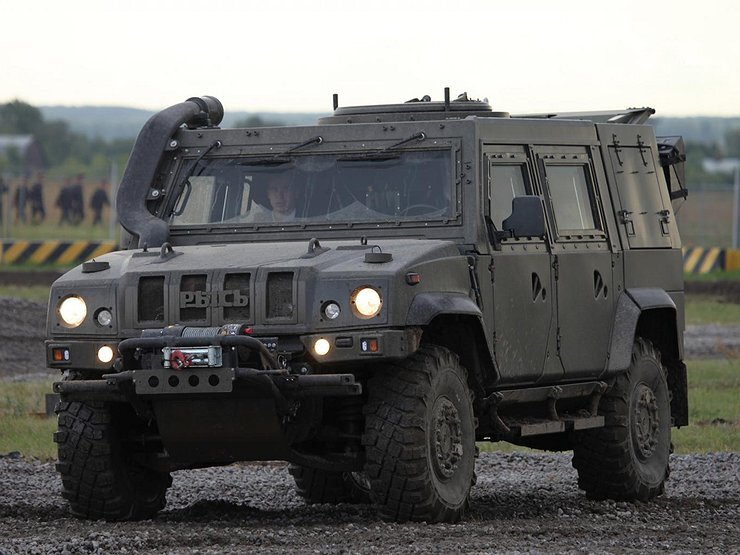 Бронеавтомобиль Рысь IVECO - стоимость для МО 44 миллиона рублей.