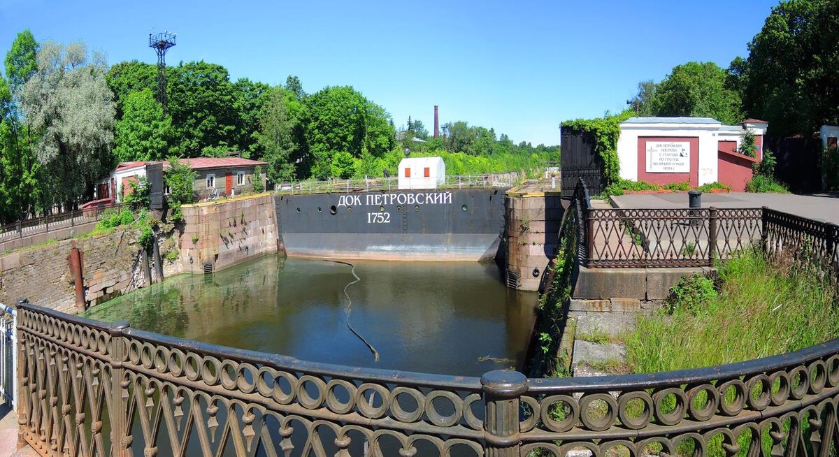 Петровский док в Кронштадте.