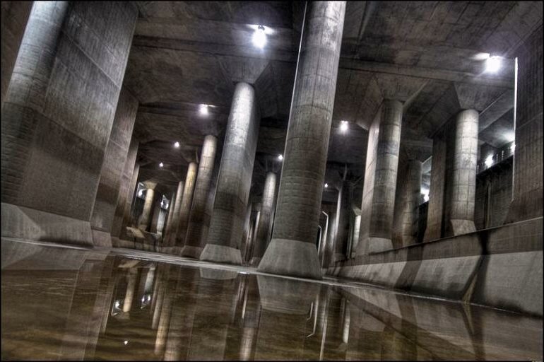 Очень часто тут снимают жуткие фильмы