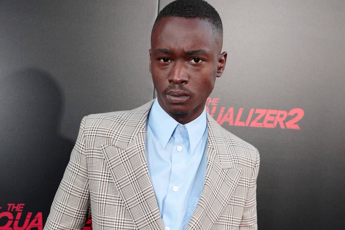 Эштон Сандерс