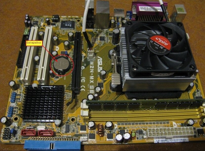 При загрузке компьютера требуется каждый раз нажимать F1, что делать ...