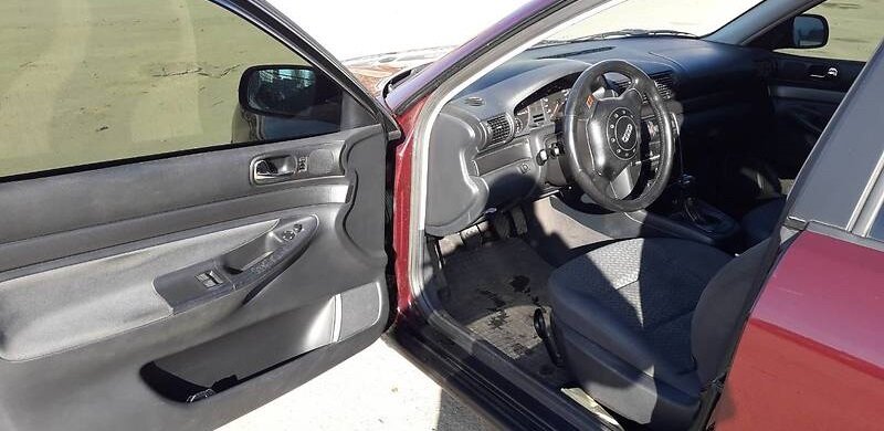 Эргономичный салон почти лишен неприятных скрипов при движении.