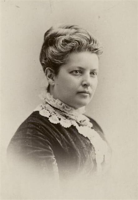 Мэри Элизабет Мэйпс Додж (англ. Mary Elizabeth Mapes Dodge; 1838 — 1905) — американская писательница и издатель книг для детей.