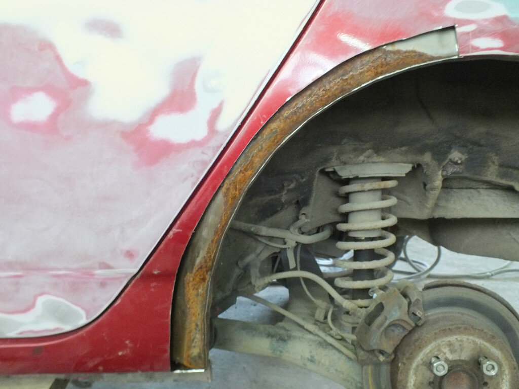 Задняя левая арка, вырезали гниль.