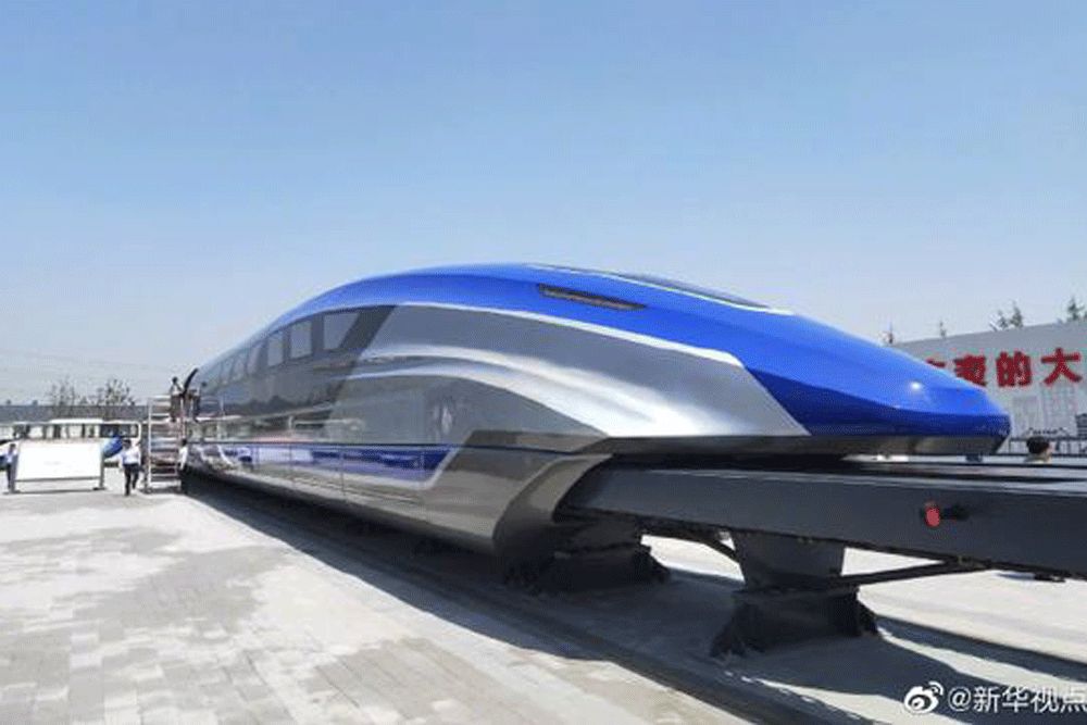  Новый китайский поезд сможет развить скорость до 600 километров в час. Прототип на магнитной подушке уже сошел со сборочных линий в городе Циндао. Китайские проектировщики обещают, что испытания новинки завершат к 2022 году, сообщает корреспондент tvbrics.com со ссылкой на rg.ru.