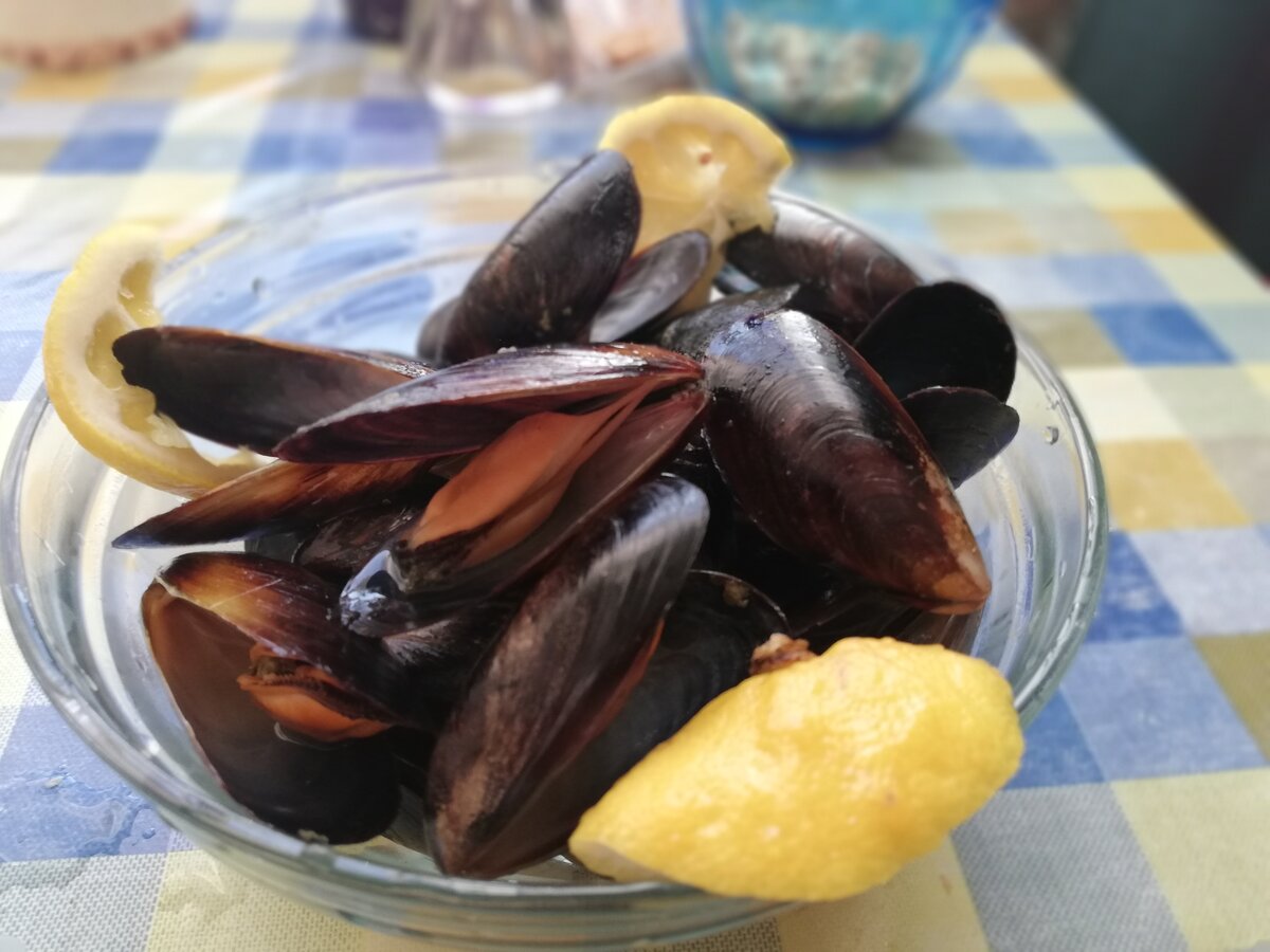 Выкладываем, смочить долькой лимона 🍋 