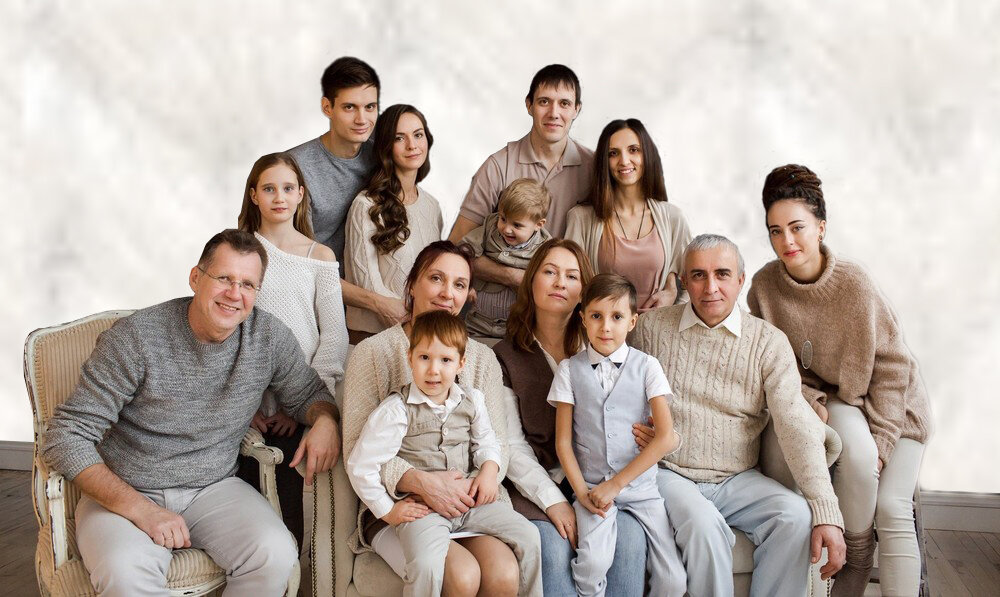 В семье 12 человек. Большая семья. 12 Детей в семье. Семья из 10 человек.